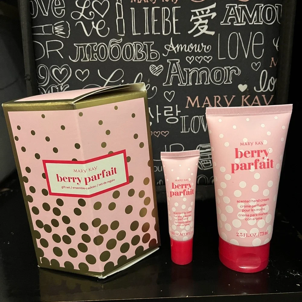 Mary Kay Gift Set - Picture 3 of 4
